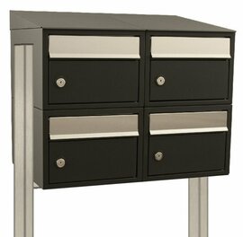 Brievenbus constructie 4 postkasten incl. palen zwart